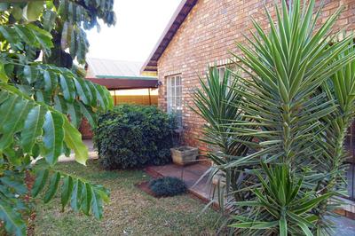 Apartment / Flat For Sale in Bellville South, Bellville